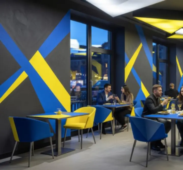 Geometrzyczne, kubistyczne wnętrze restauracji Zagrywka Zone w prestiżowym kompleksie rozrywkowym